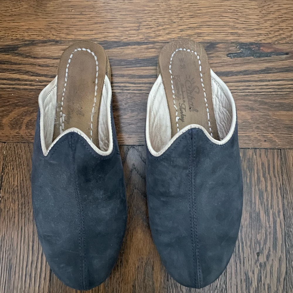 Sabah navy suede slides size 38